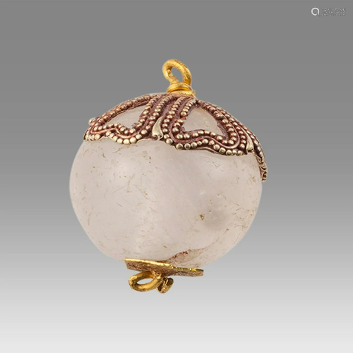 Ancient Roman Gold Pendant with agate bead c.1st century AD.