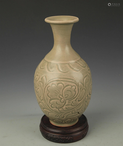 A YAO ZHOU KILN FLOWER PATTERN DECORATIVE BOTTLE