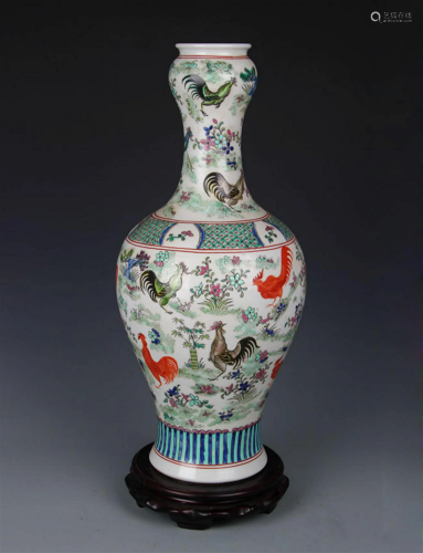 A LARGE FAMILLE ROSE GARLIC HEAD PORCELAIN VASE