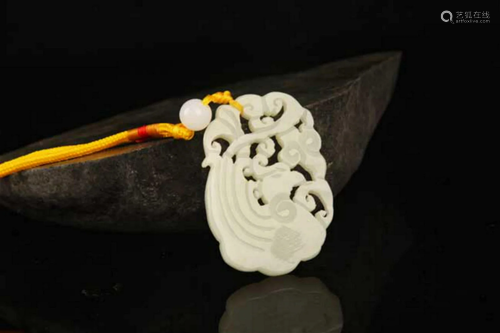 A FINE HETIAN JADE IN FIGURE OF BIRD