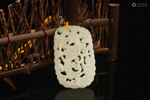 A FINE BIRD CARVING HETIAN JADE PENDANT