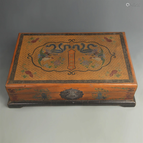 A GILT LACQUER PHONIEX PATTERN WOODEN BOX