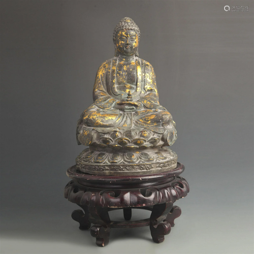 A FINE BRONZE AMITABHA ON LOTUS FIGURE