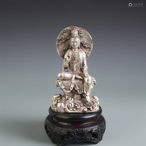 A FINE SILVER GILT BRONZE GUAN YIN STATUE