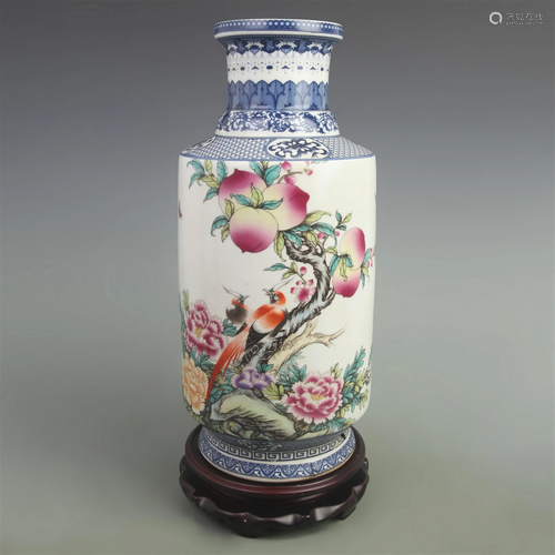 A FINE FAMILLE ROSE PEACH PATTERN PORCELAIN VASE