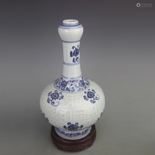 BLUE AND WHITE FLOWER PATTERN GARLIC HEAD BOTTLE