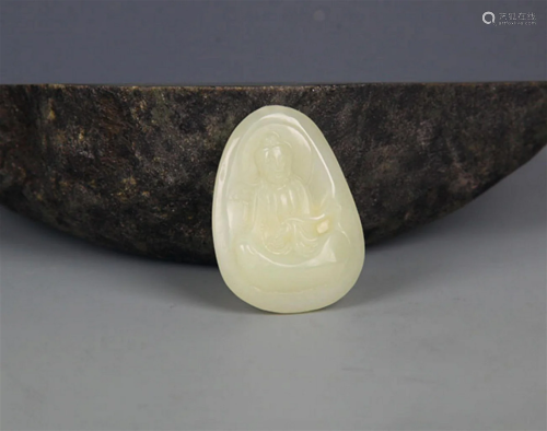 A FINELY CARVED HETIAN PALE CELADON JADE PENDANT