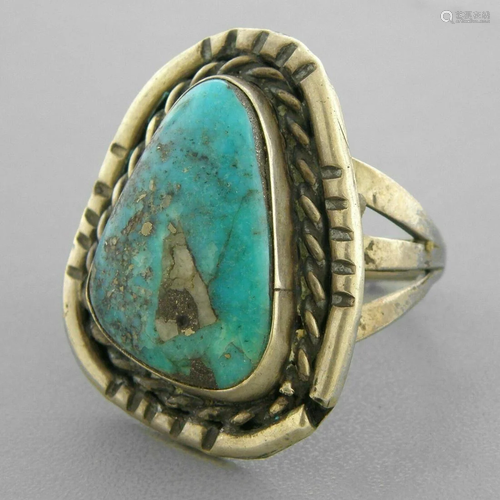 VINTAGE NAVAJO STERLING SILVER TURQUOISE RING