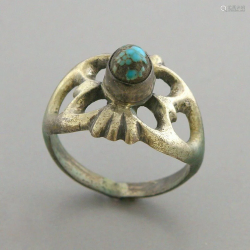 VINTAGE SOUTHWESTERN STERLING SILVER TURQUOISE RING 8.5