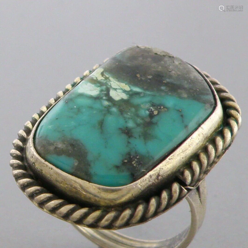 VINTAGE BEAUTIFUL NAVAJO STERLING SILVER TURQUOISE RING