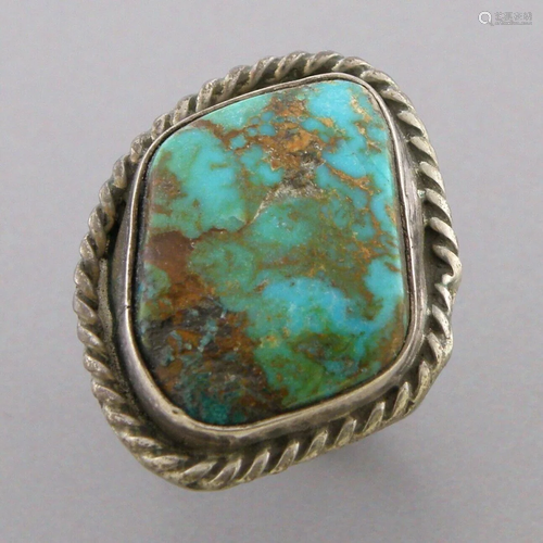 VINTAGE BEAUTIFUL NAVAJO STERLING SILVER TURQUOISE RING