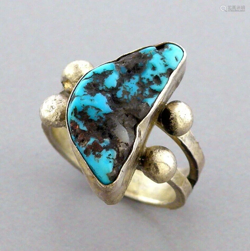 VINTAGE BEAUTIFUL NAVAJO STERLING SILVER TURQUOISE RING