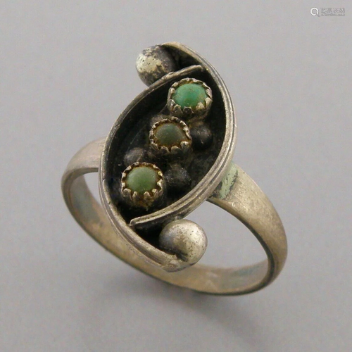 VINTAGE EARLY NAVAJO STERLING SILVER SNAKE EYES GREEN TURQUO...