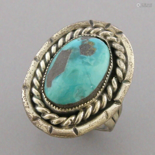 VINTAGE BEAUTIFUL NAVAJO STERLING SILVER TURQUOISE RING