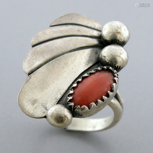 VINTAGE BEAUTIFUL NAVAJO STERLING SILVER OX BLOOD CORAL RING