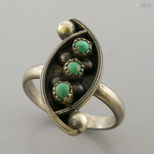 VINTAGE EARLY NAVAJO STERLING SILVER SNAKE EYES GREEN TURQUO...