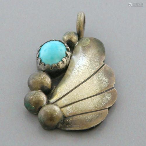 VINTAGE NAVAJO STERLING SILVER TURQUOISE PENDANT