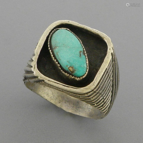 VINTAGE SOUTHWESTERN STERLING SILVE TURQUOISE RING