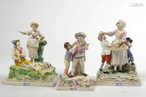 Faiences CYFFLE Paul - Louis (1724 - 1806) Lot de trois grou...