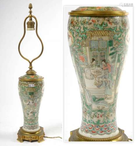 Art chinois Vase en porcelaine polychrome de Chine décoré de...