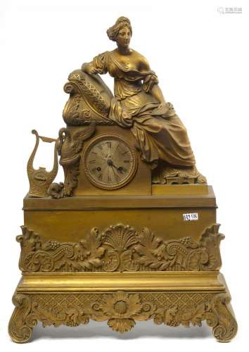 Horlogerie Pendule Restauration en bronze doré surmontée d&#...