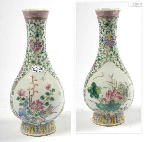 Art chinois Vase soliflore en porcelaine polychrome de Chine...