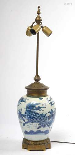 Art chinois Vase en porcelaine bleue et blanche de Chine à d...