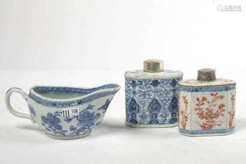 Art chinois Lot de trois comprenant: deux boîtes à thé et un...