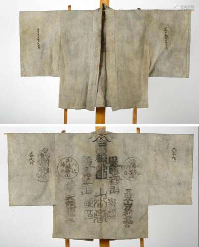 Art japonais Rare kimono de pèlerin bouddhiste muni de ses n...
