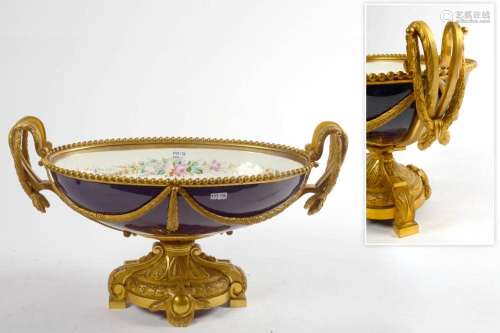 Porcelaines Grande coupe ovale de style Louis XVI en porcela...