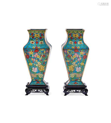 COPPIA DI VASI A BALAUSTRO - PAIR OF BALUSTER VASES