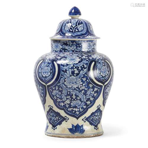 VASO CON COPERCHIO - VASE WITH COVER