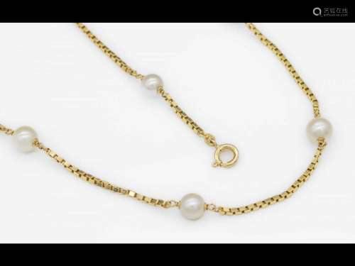 14 kt gold necklace with cultured pearls