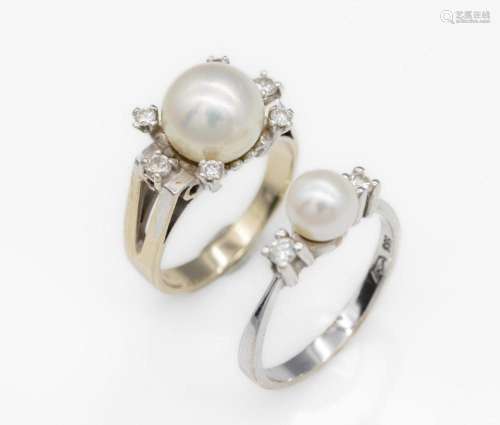 Lot 2 14 kt gold rings with cultured pearl andbrilliants