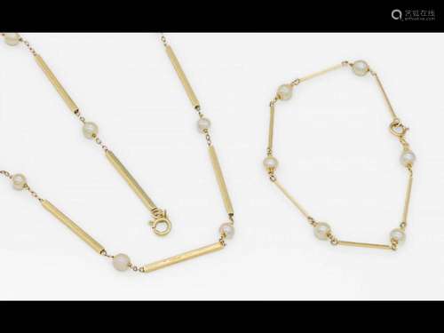 14 kt gold jewelry set with cultured pearls