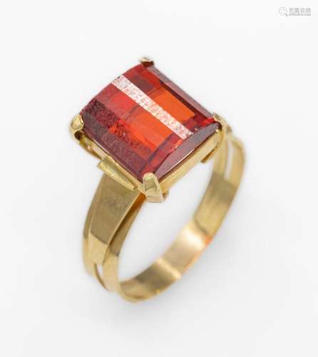 14 kt gold ring with glassstone