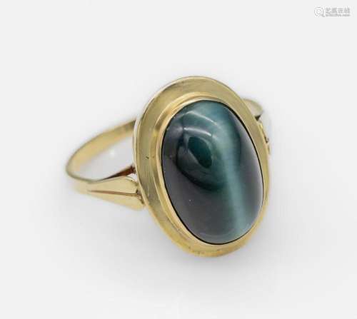 14 kt gold ring with cat`s eye