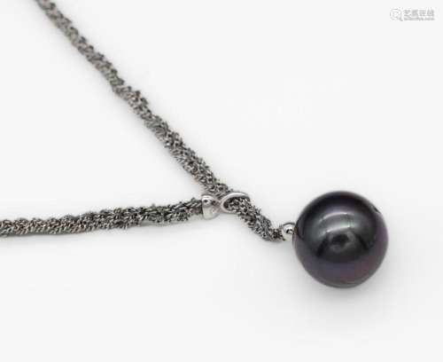 Y-necklace with cultured tahitian pearl