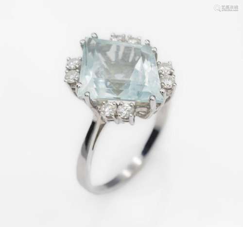 14 kt gold ring with aquamarine and brilliants