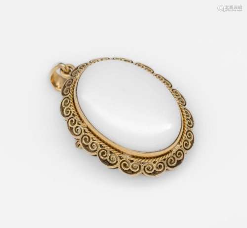 14 kt gold pendant/brooch with opal