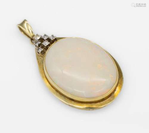 14 kt gold opal-diamond-pendant
