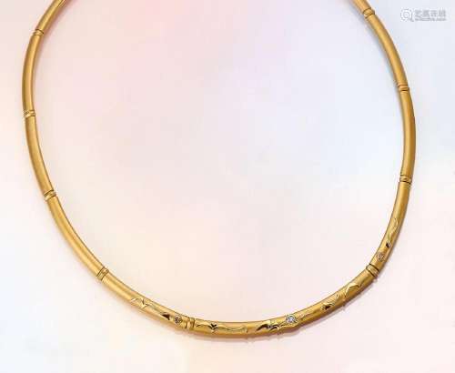 18 kt gold necklace with diamonds