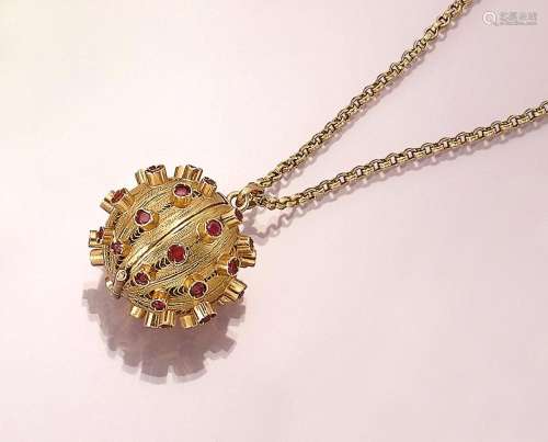 18 kt gold pendant with rubies with chain