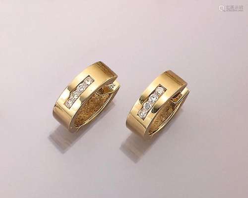Pair of 14 kt gold ear hoops with brilliants