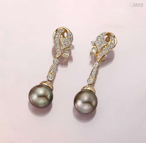 Pair of 18 kt gold earrings with tahitian cultured pearls an...