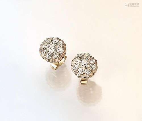 Pair of 14 kt gold earrings with diamonds