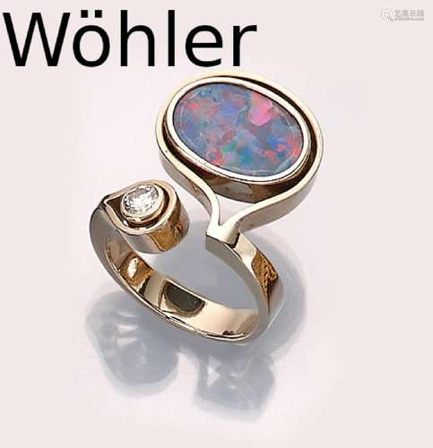 18 kt gold opal-brilliant-ring