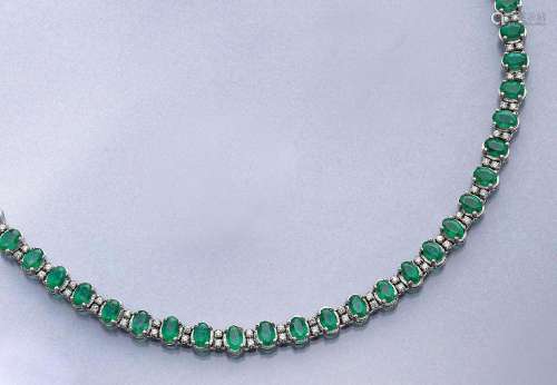 18 kt gold necklace with emeralds and brilliants