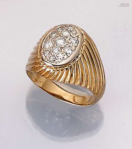 18 kt gold ring with diamonds