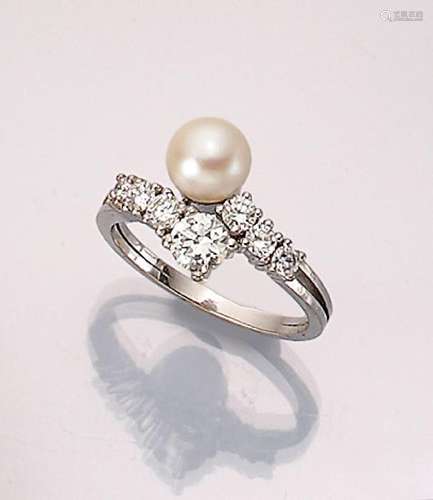 18 kt gold ring with cultured pearl and brilliants